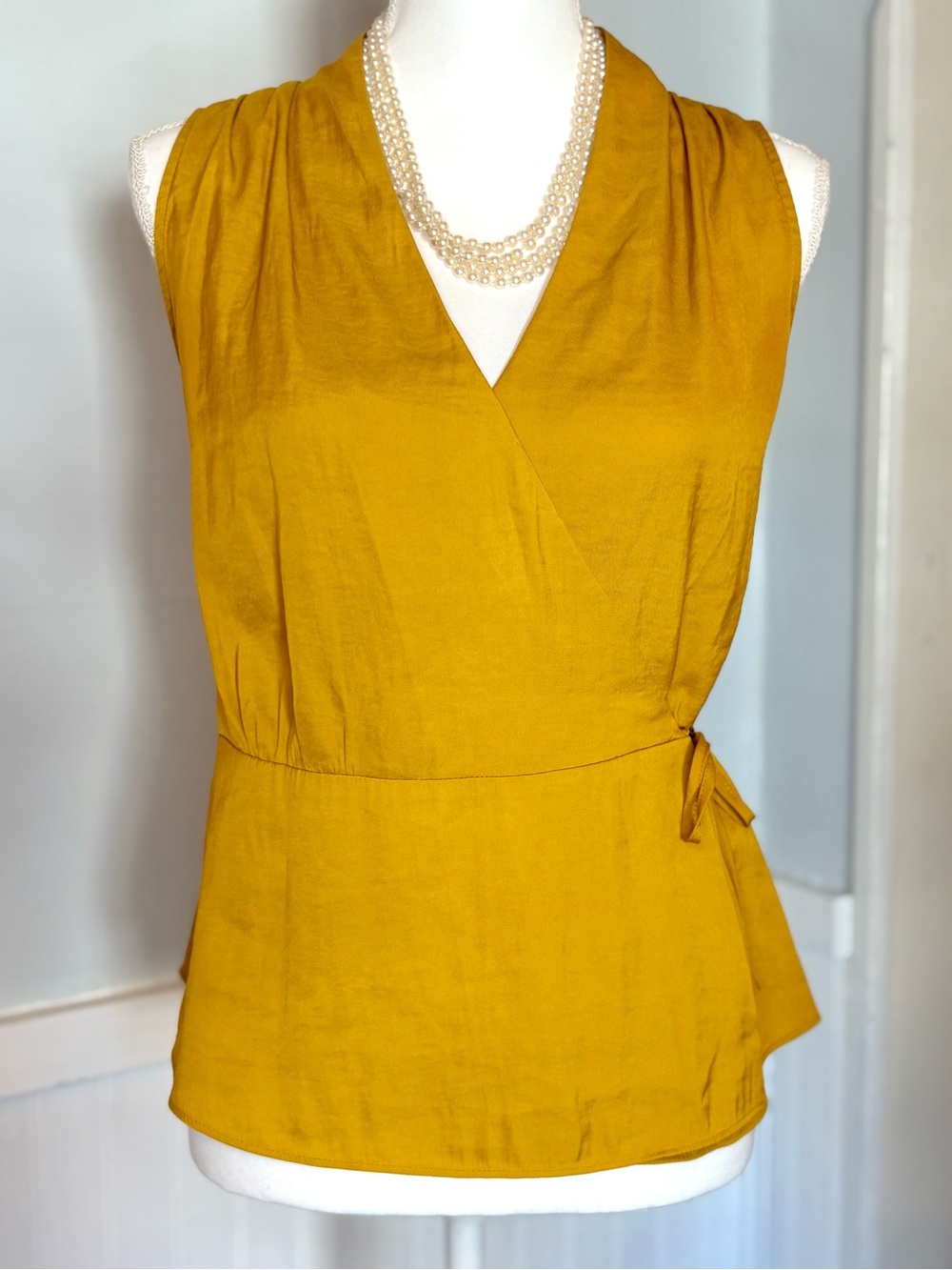 Banana Republic Mustard Yellow True Wrap Blouse Sleeveless Peplum Work Medium